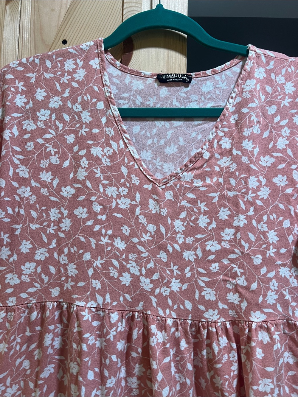 HEIMISH USA Dusty Rose Floral V-Neck Tunic size small
